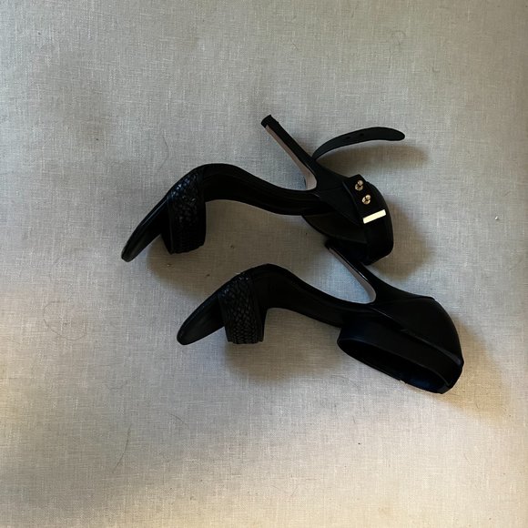 Pour la Victorie Heels - Picture 2 of 2